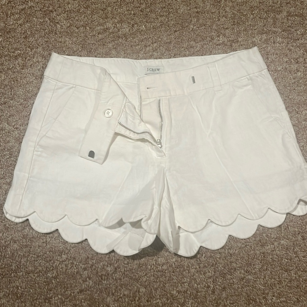 J Crew women’s white scallop shorts. Size 4